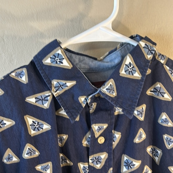 Haggar Casuals Botton Down Shirt - Picture 2 of 8